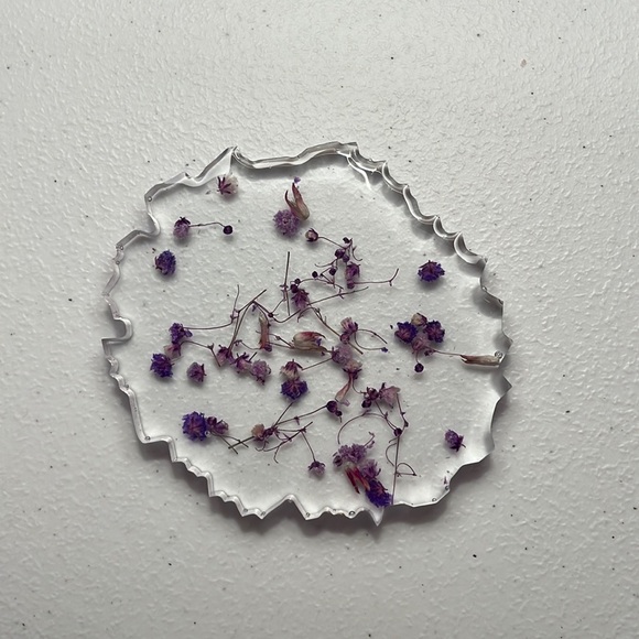 Handmade coaster with purple baby flower. - Picture 1 of 3